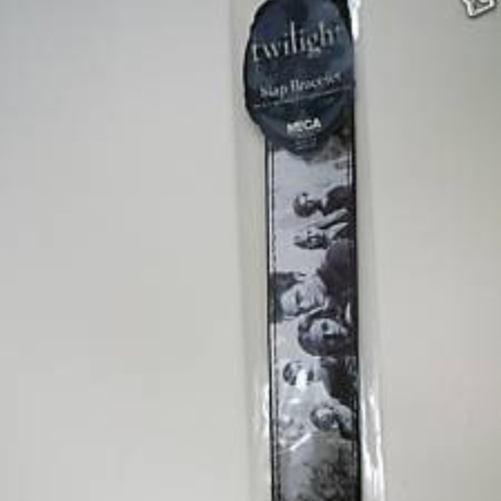 New Neca Twilight Bracelet the Cullens Slap Bracelet